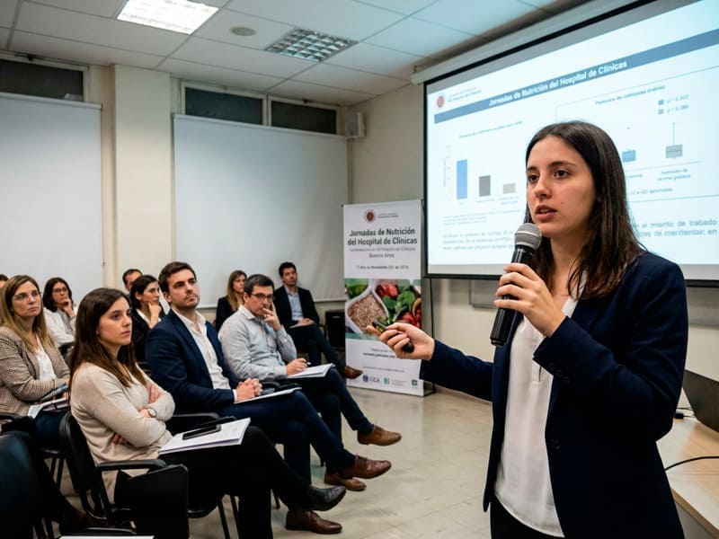 Milagros presentando en congreso